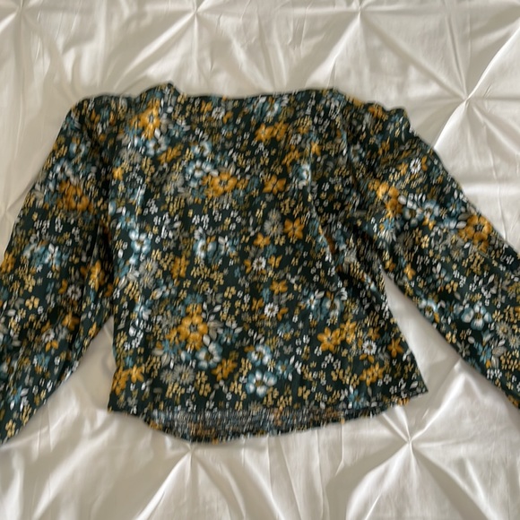 Liberty Love size XL green floral top. Front ruched square neck. Super cute! - Picture 9 of 9